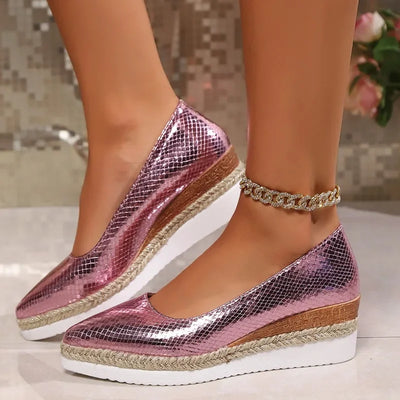 Via – Glossy Pointed-Toe Orthopedic Wedge Heels